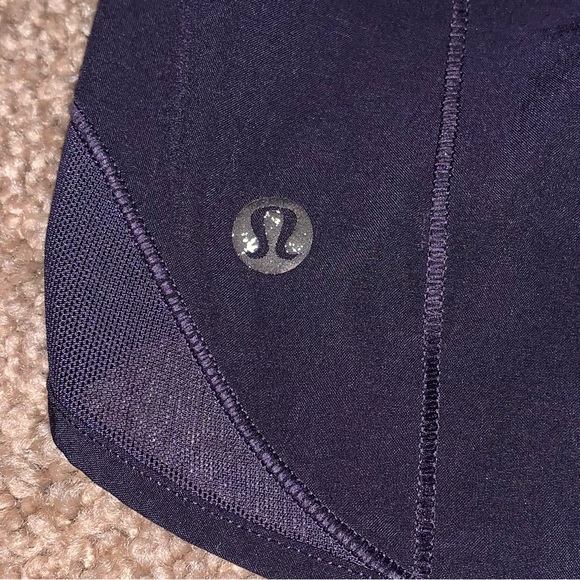 Lululemon hotty hot shorts, size 4 - Picture 3 of 5